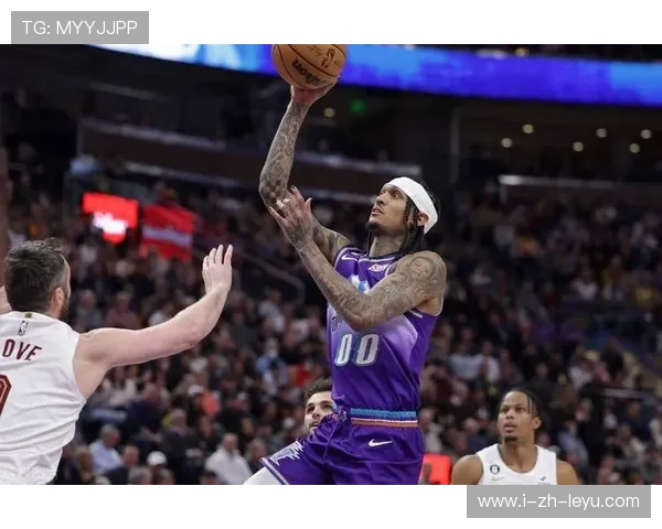 克拉克森突破变向轻松甩开对位,犹他场面渐稳