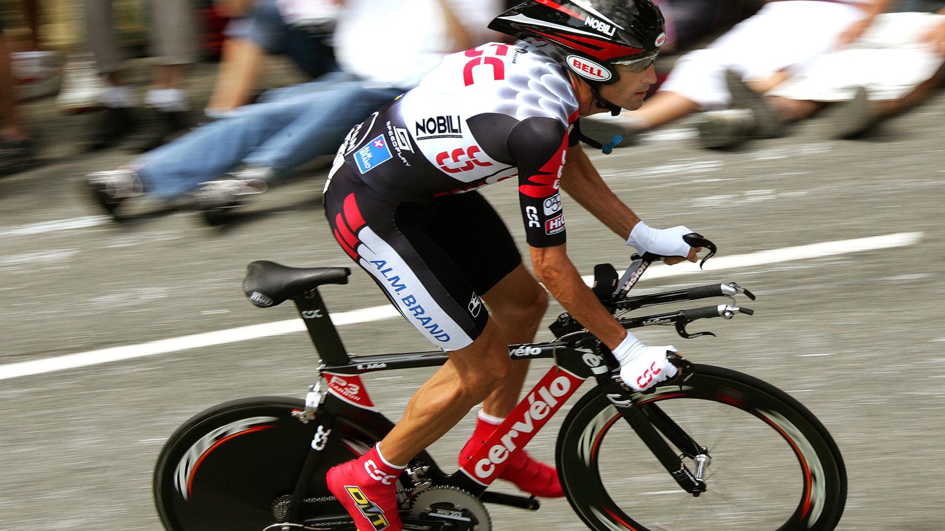 运动员公益活动不断创新，助推社会正能量传播，运动员做公益