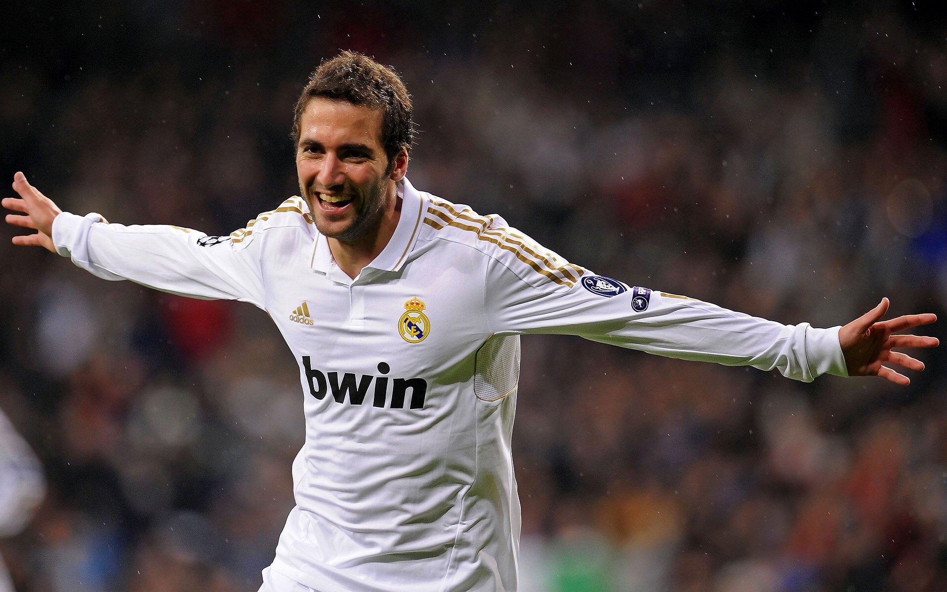 下载乐鱼体育APP-意甲豪门队内竞争激烈激发球员最佳状态，意甲七大豪门俱乐部